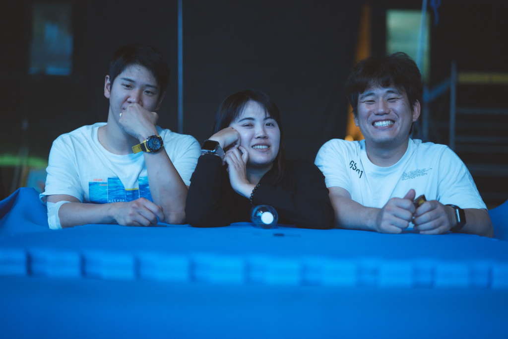 武指敬友，對張導總是非常恭敬，忠心耿耿