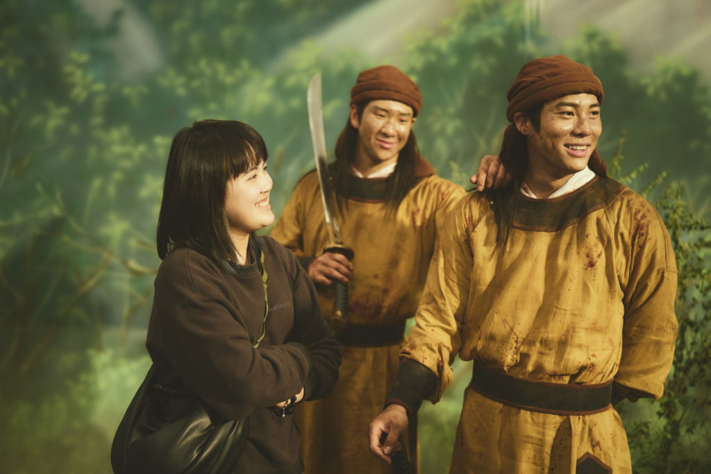 武指敬友，對張導總是非常恭敬，忠心耿耿 11