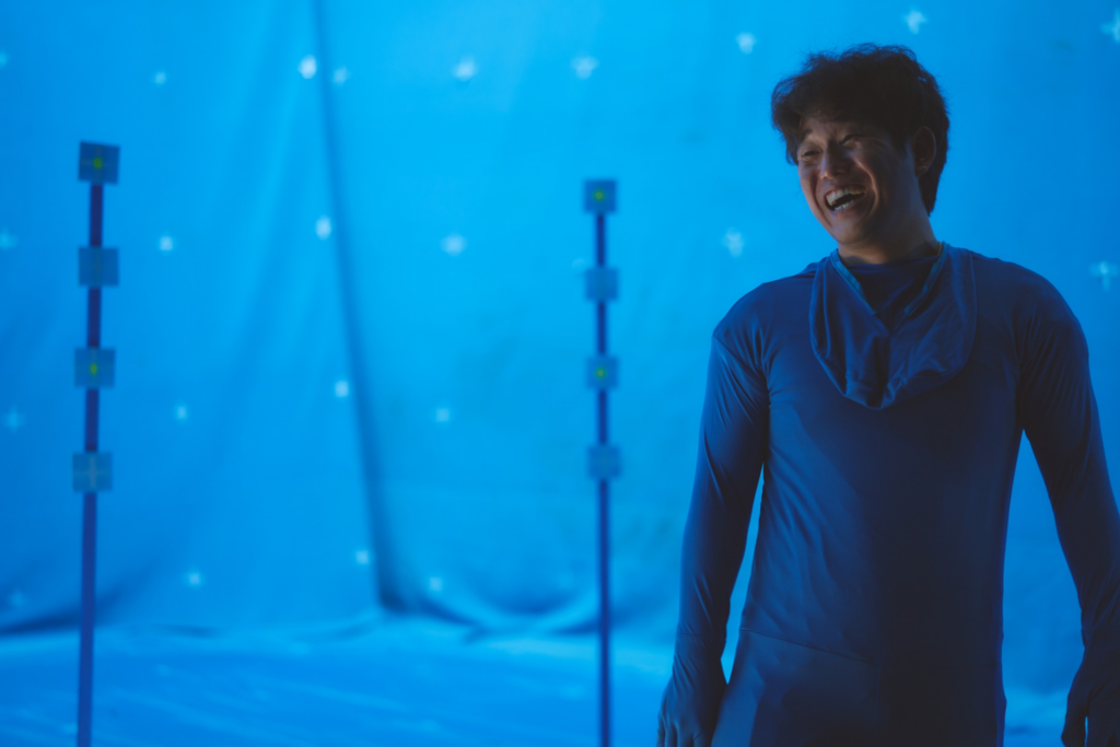 武指敬友，對張導總是非常恭敬，忠心耿耿 17