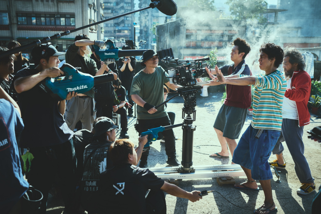 在中影樹下餵蚊子，只為了聽朱軒洋探討『人生的意義』 11