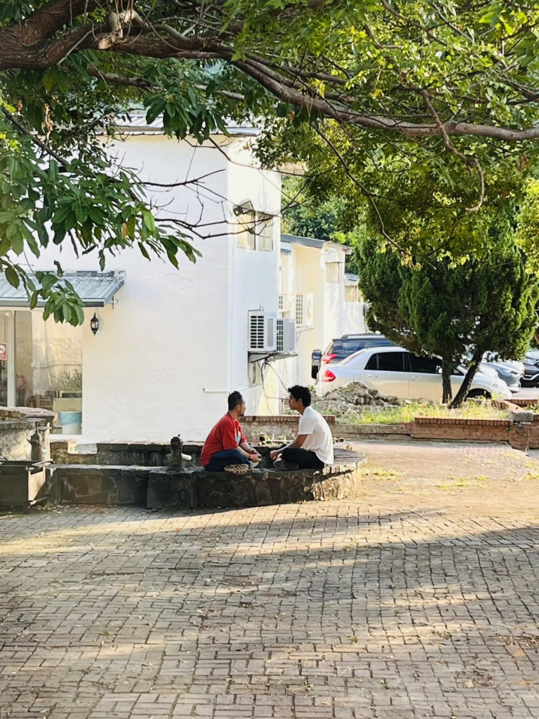 在中影樹下餵蚊子，只為了聽朱軒洋探討『人生的意義』 13